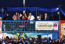 Lula e eleitores idosos se emocionam em “festa de aniversário” lula-e-eleitores-idosos-se-emocionam-em-“festa-de-aniversario”