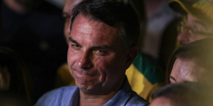 imprensa-internacional-repercute-fuga-de-flavio-bolsonaro-do-brasil imprensa-internacional-repercute-fuga-de-flavio-bolsonaro-do-brasil
