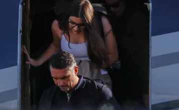 Flávio Bolsonaro chega aos Estados Unidos depois de fugir do Brasil flavio-bolsonaro-chega-aos-estados-unidos-depois-de-fugir-do-brasil
