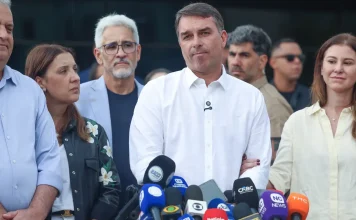 STF nega ter ordenado buscas em endereços de Flávio Bolsonaro stf-nega-ter-ordenado-buscas-em-enderecos-de-flavio-bolsonaro