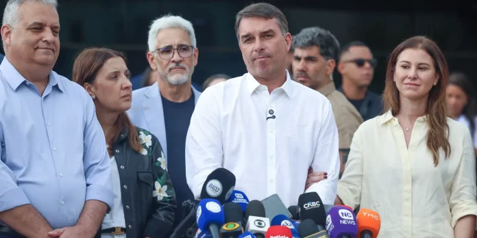 stf-nega-ter-ordenado-buscas-em-enderecos-de-flavio-bolsonaro stf-nega-ter-ordenado-buscas-em-enderecos-de-flavio-bolsonaro