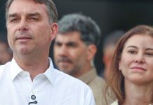 Avião com Flávio Bolsonaro e família segue para Miami aviao-com-flavio-bolsonaro-e-familia-segue-para-miami
