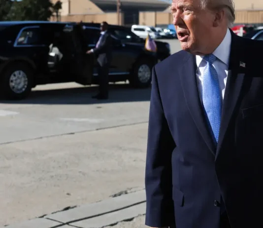 Trump diz que não vai se “envolver”, após carta de Flávio Bolsonaro trump-diz-que-nao-vai-se-“envolver”,-apos-carta-de-flavio-bolsonaro