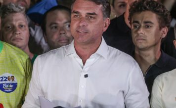 Em carta golpista, Flávio agradece Milei e Trump por apoio para fuga em-carta-golpista,-flavio-agradece-milei-e-trump-por-apoio-para-fuga