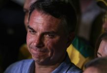 Fuga e carta golpista ampliam isolamento de Flávio Bolsonaro fuga-e-carta-golpista-ampliam-isolamento-de-flavio-bolsonaro