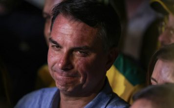 Fuga e carta golpista ampliam isolamento de Flávio Bolsonaro fuga-e-carta-golpista-ampliam-isolamento-de-flavio-bolsonaro